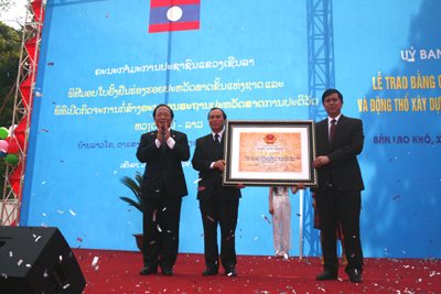 มอบหนังสือรับรองเขตโบราณสถานประวัติศาสตร์แห่งชาติ ณ หมู่บ้าน Lao Kho จังหวัดSon La